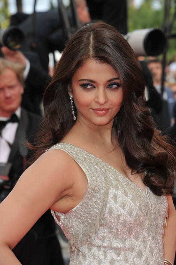 Aishwarya Rai sexy red carpet
