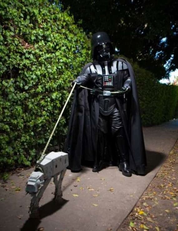 darth-vader-walking