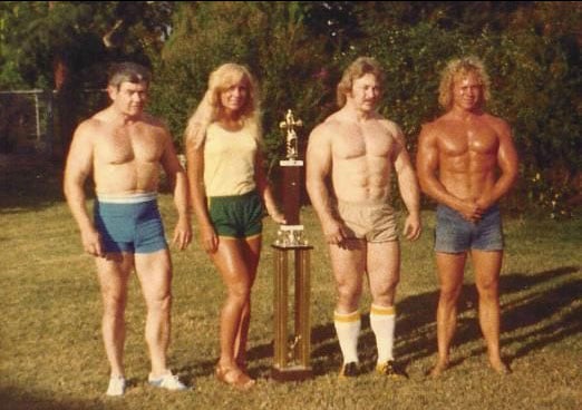 bodybuilder-family-portrait