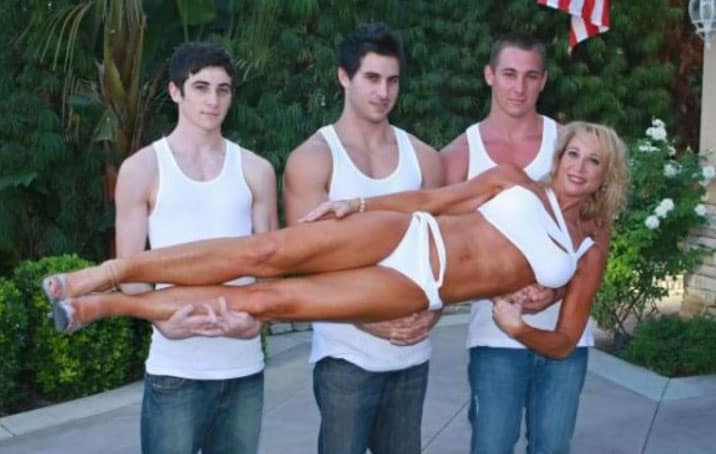 bodybuilder-mom-awkward