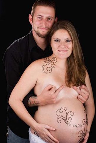 preggers middle finger photo