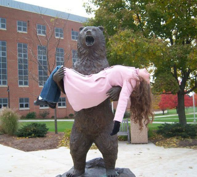 statue-bear