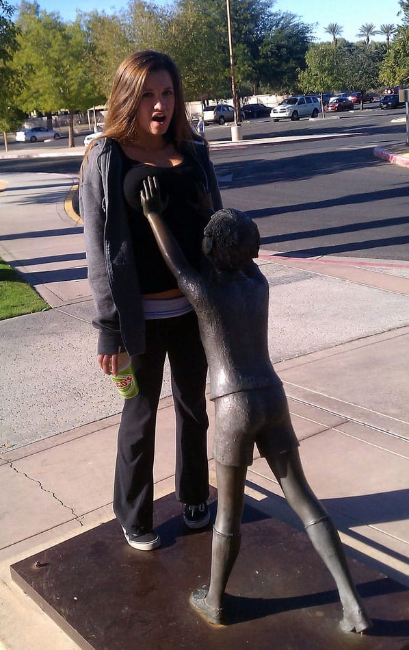 statue-girl