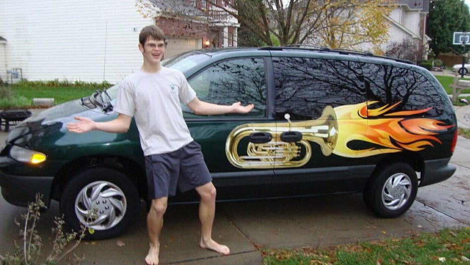 tuba-minivan